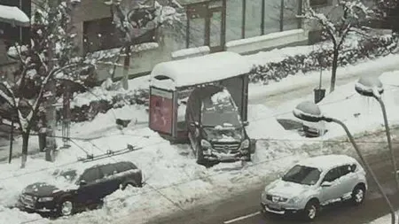 Un bucureştean şi-a parcat SUV-ul fix în staţia RATB, lângă Guvern. Şoferul s-a ales cu dosar penal UPDATE