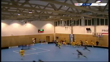 Meci de groază. Tavanul unei săli de sport s-a prăbuşit în timpul partidei, sub greutatea zăpezii VIDEO
