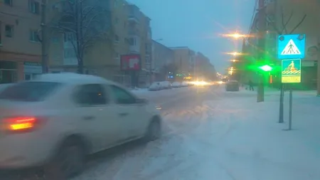 Accident în Sibiu: un microbuz şi un autoturism s-au ciocnit. Două persoane, RĂNITE