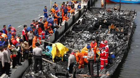 Incendiu pe o ambarcaţiune turistică din apropiere de Jakarta