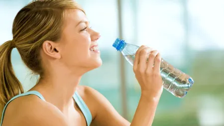 Cum te ajută apa să scapi de kilogramele în plus