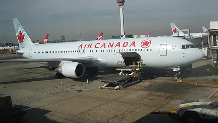 Aterizare de urgenţă a unui avion la Londra, după ce o pasageră a devenit agresivă şi a început să atace
