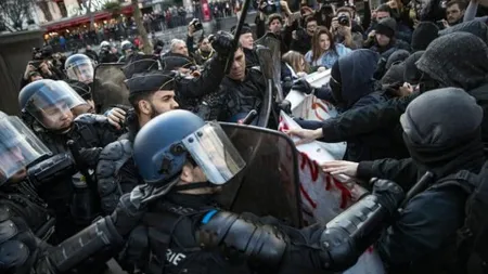 Protestele din România inspiră şi alte ţări: Sute de participanţi la o manifestaţie anticorupţie, în Franţa