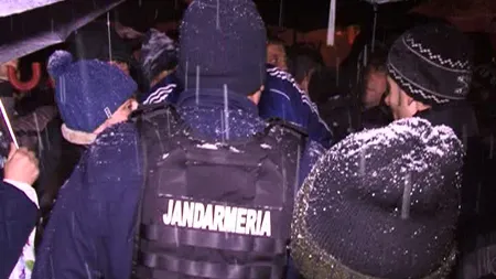 Scandal la cozile pentru înmatricularea maşinilor
