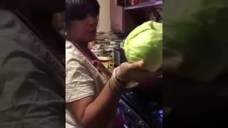 A rupt o frunză de varză și a pus-o pe foc! Ce s-a întâmplat te va șoca!