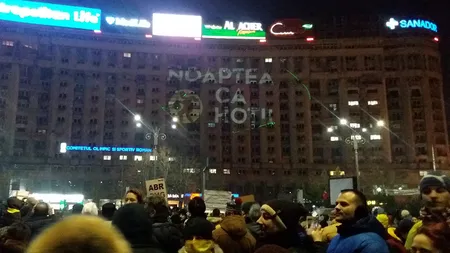 Cine sunt tinerii care au făcut proiecţia video în Piaţa Victoriei VIDEO