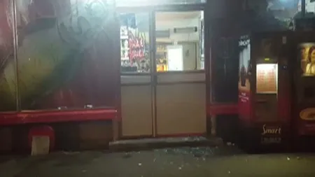 Un protestatar din Buzău a spart geamurile unui magazin pentru că erau de culoare roşie