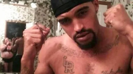 Se dădea dur şi se lăuda că are iubită o bombă sexy. Totul a ieşit la iveală în urma unei fotografii. Cine era iubita lui FOTO