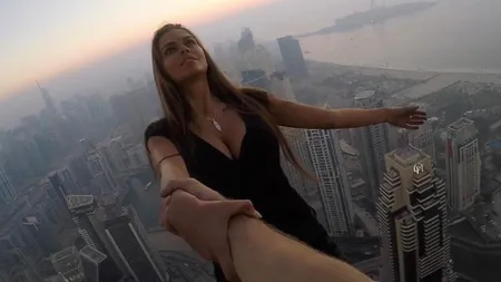 O rusoaică supersexy s-a filmat pe acoperişul unui zgârie-nori din Dubai. E TERIFIANT ce s-a întâmplat la câteva secunde după VIDEO