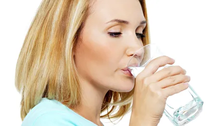 Motive să bei apă caldă în mod regulat