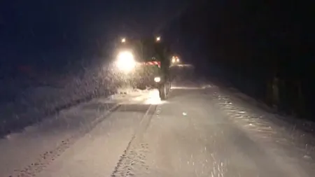 Ninsori abundente în zona staţiunii Rânca, unde stratul de zăpadă măsoară 10 centimetri. Autorităţile au intervenit de urgenţă