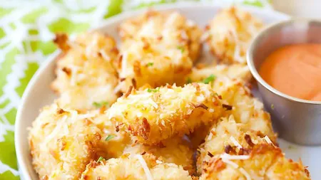 Reţeta zilei: Nuggets de pui la cuptor cu parmezan