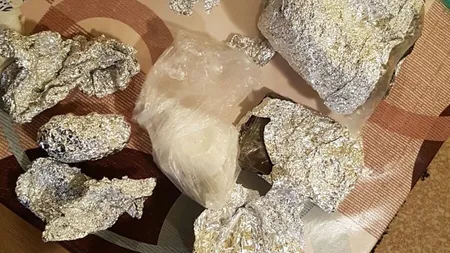 Acţiune amplă a Poliţiei, împotriva traficanţilor de droguri. Zeci de arestaţi şi reţinuţi, 2,5 kg de droguri au fost confiscate