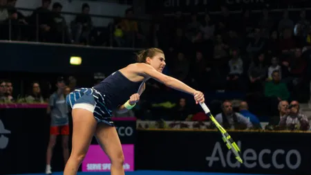 Sorana Cîrstea a plecat acasă cu telefonul în pungă, după Fed Cup. De nervi, şi-a făcut mobilul bucăţi