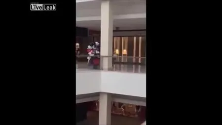 Cel mai oropsit soţ din lume, imaginile anului. Cum este abuzat de nevasta VIDEO