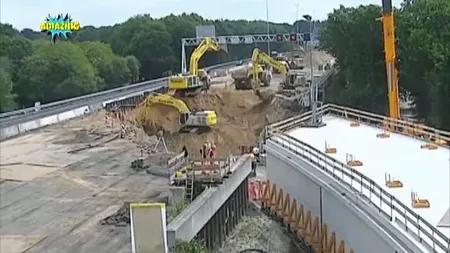 Ţara în care un tunel lung de 70 de metri sub o autostradă a fost gata într-un weekend VIDEO