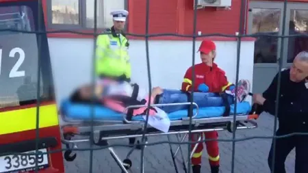 Momente de panică în curtea unei fabrici, un tânăr de 21 de ani a intrat cu BMW-ul într-un grup de femei