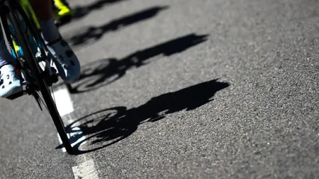 Accident grav la o cursă ciclistă, la Berlin. O maşină a intrat în sportivi, patru persoane au fost rănite