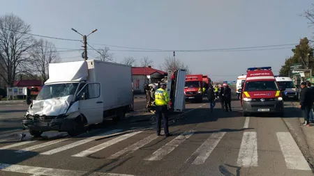 ACCIDENT GRAV cu cinci răniţi pe DN2, vineri. Un camion a ajuns perpendicular pe carosabil