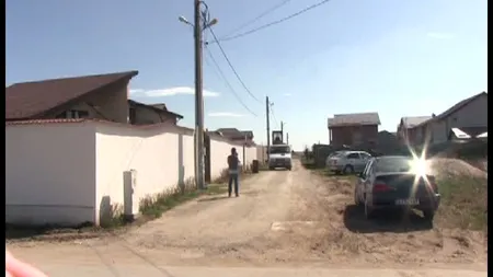 Doi tineri s-au ales cu dosar penal pentru că şi-au reparat singuri strada