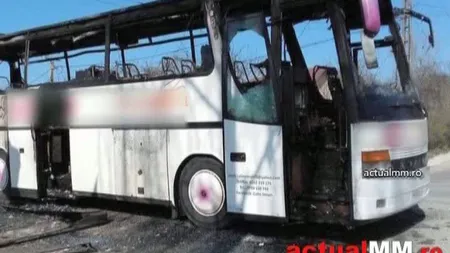 Panică în judeţul Maramureş. Un autocar plin cu elevi a luat foc în mers
