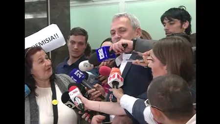 Incident la Înalta Curte. O femeie i-a cerut lui Liviu Dragnea să-şi dea demisia. Dragnea: Sunteţi colegă cu Victor Ponta