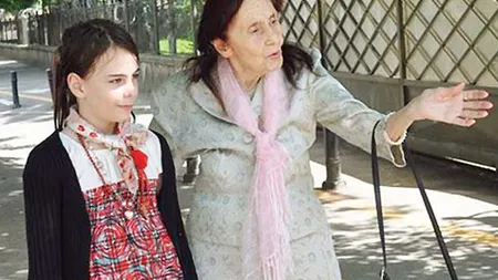Adriana Iliescu şi-a scăpat fiica de sub control. Uite ce mesaje postează pe Facebook şi cum plănuieşte să chiulească