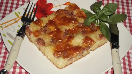 Reţetele Tale: Foccacia de cartofi cu caşcaval şi cârnăciori uscaţi