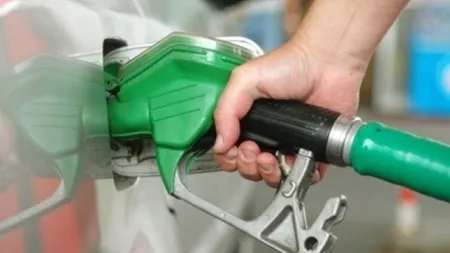 Cel mai mic preţ la CARBURANŢI din ultimii ani. Cât a ajuns să coste litrul de benzină