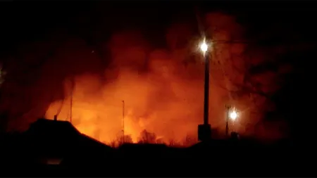 Explozie, urmată de un incendiu puternic, la cel mai mare depozit de muniţii din Ucraina VIDEO