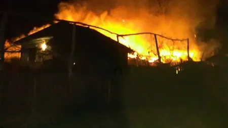 Mamă şi fiu, arşi de vii într-un incendiu în Vâlcea
