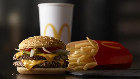 Cele mai populare produse McDonald's vor fi înlocuite. Este cea mai mare schimbare a lanţului de restaurante din ultimii zeci de ani
