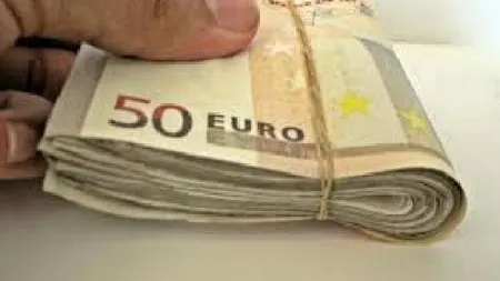 Ce păţeşte acela care împrumută bani şi nu-i mai dă înapoi. 