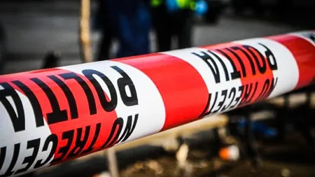 Un bărbat a murit după ce a căzut de la etajul zece al unui bloc din Bacău. Poliţiştii au deschis o anchetă