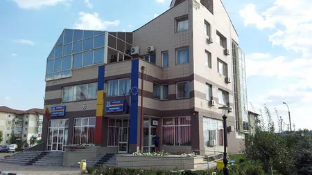 Oraşul în care funcţionarii au salarii mai mari decât primarul. Bibliotecara din Motru câştigă peste 5.000 de lei pe lună