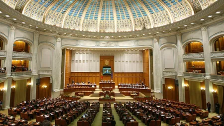 Regimul incompatibilităţii aleşilor locali, modificat în Senat ca urmare a cererii de reexaminare a preşedintelui Iohannis