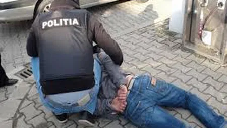 Poliţiştii au prins în flagrant un contrabandist de ţigări. Pachetele erau ascunse în pneuri VIDEO