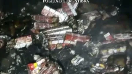 Doi traficanţi de ţigări şi-au dat foc la casă de frica poliţiei