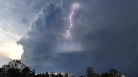 Tornade în SUA. Cel puţin două persoane şi-au pierdut viaţa