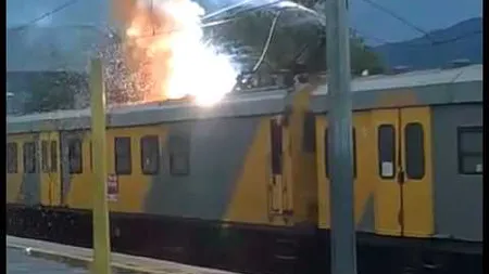 Incident grav în gara Buzău. Un tânăr s-a electrocutat în timp ce îşi făcea un selfie pe tren