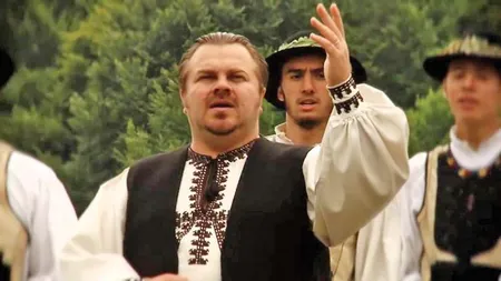 Un cântăreţ celebru de muzică populară a slăbit peste 40 de kilograme. Seamănă leit cu Leonardo Di Caprio acum FOTO