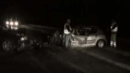 Accident violent provocat de un poliţist. Două maşini au fost distruse