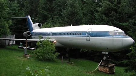 Cea mai neobişnuită casă. Un bărbat locuieşte într-un Boeing, în mijlocul pădurii VIDEO
