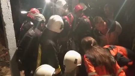 Băieţelul de doi ani din Teleorman care a căzut într-un puţ, vizitat la spital de salvatorii săi