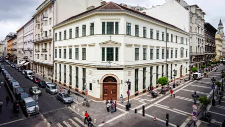 Mii de manifestanţi în Budapesta în sprijinul universităţii înfiinţate de George Soros