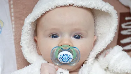 Ştiai că pernele şi suzetele expiră şi trebuie schimbate foarte des. Iată de ce