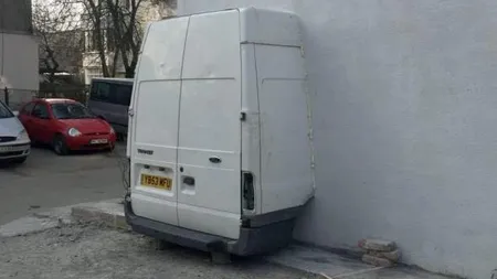 Un băcăuan şi-a zidit duba în bloc. DE CE a făcut acest lucru