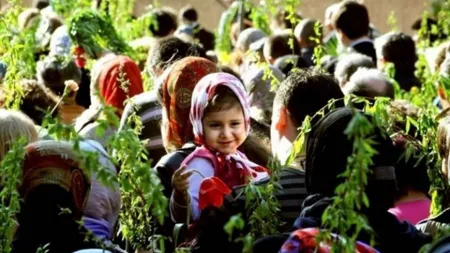 FLORII 2017: Sărbătoarea care vesteşte Paştele. Cum îşi află fetele ursitul