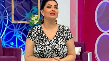 Burtica Gabrielei Cristea abia mai încape în cadru. 