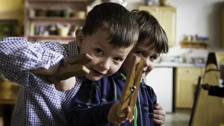 Întârzii mereu la grădiniţă? Cum să scoţi copilul mai repede din casă